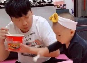 娱乐吃瓜酱偷外卖,一场意外的美食冒险